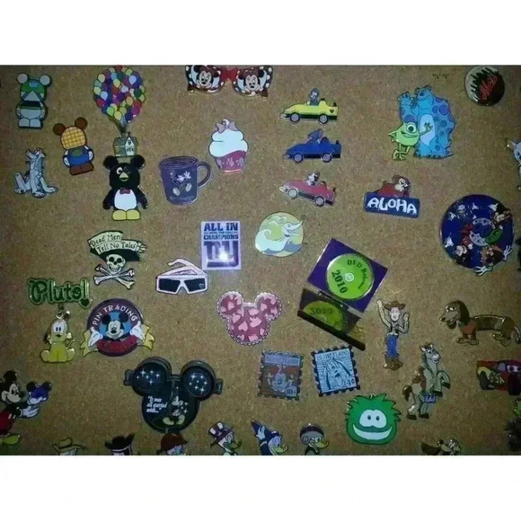 Random 25 Disney Pins – 100% Tradable, No Duplicates - Picture 2 of 2